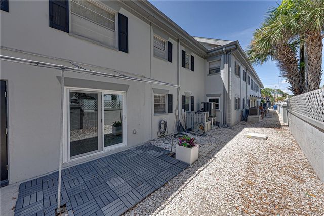 1170 RUE DES CHATEAUX 1A, South Pasadena, FL 33707