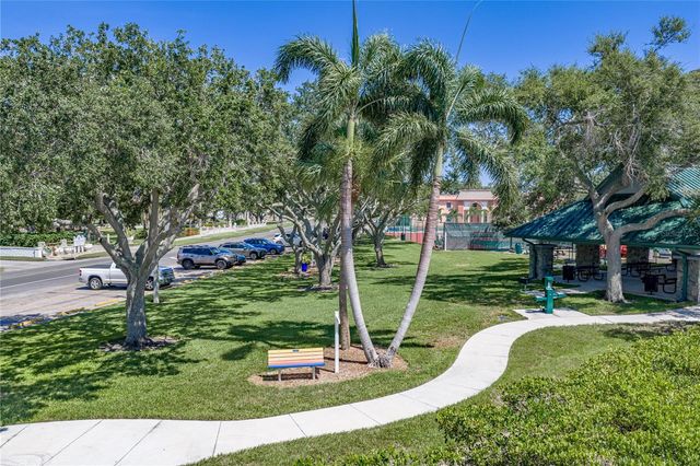 1170 RUE DES CHATEAUX 1A, South Pasadena, FL 33707