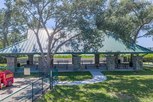 1170 RUE DES CHATEAUX 1A, South Pasadena, FL 33707