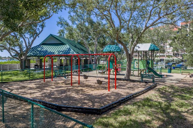 1170 RUE DES CHATEAUX 1A, South Pasadena, FL 33707