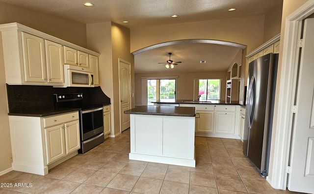 15973 W SHEILA Lane, Goodyear, AZ 85395