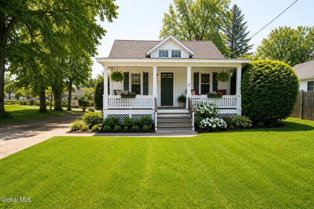 7 Maryland Avenue, Colonie, NY 12205