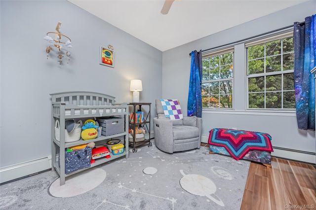 27 Stratford Green, Farmingdale, NY 11735