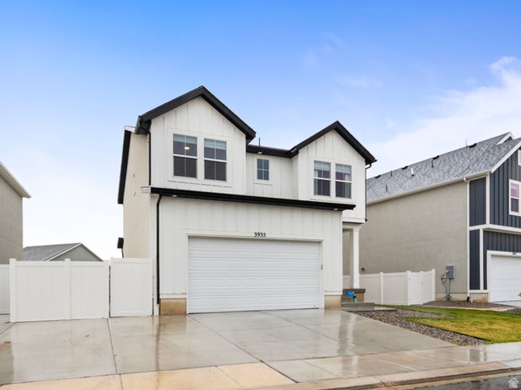 Image 3 of property listing at 3935 W ROCK ISLAND AVE, Lehi, UT 84043