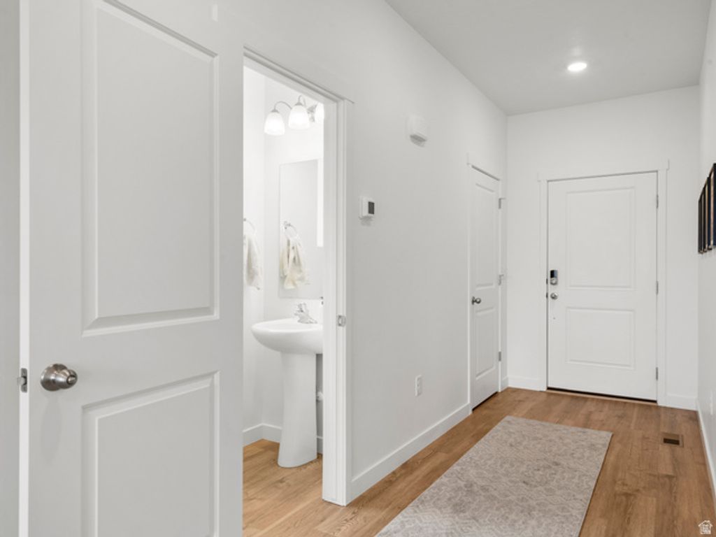 Image 4 of property listing at 3935 W ROCK ISLAND AVE, Lehi, UT 84043