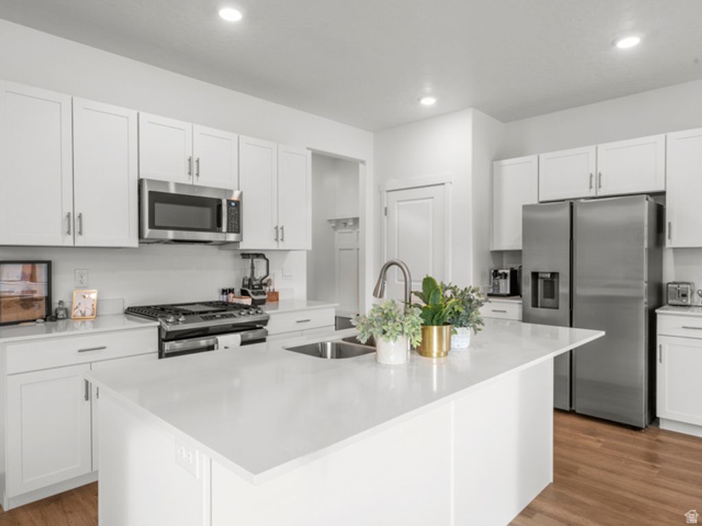 Image 7 of property listing at 3935 W ROCK ISLAND AVE, Lehi, UT 84043