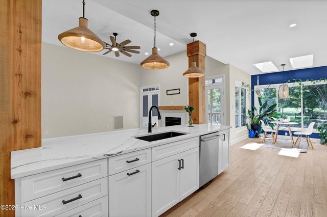 427 Lakeview Drive, Hampstead, NC 28443