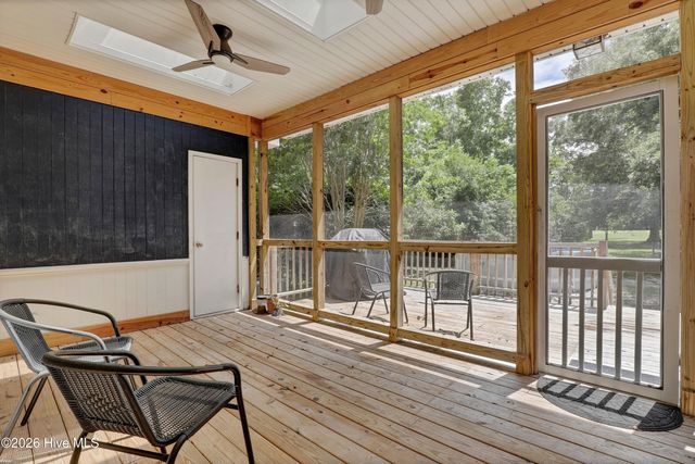 427 Lakeview Drive, Hampstead, NC 28443