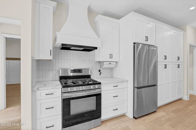 427 Lakeview Drive, Hampstead, NC 28443