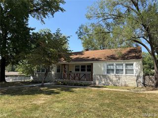 1005 Hawthorn Avenue, St Charles, MO 63301