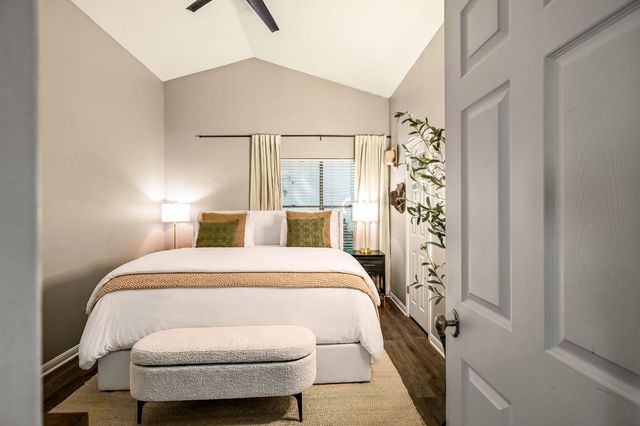 8611 United Kingdom DR, Austin, TX 78748