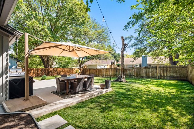 8611 United Kingdom DR, Austin, TX 78748