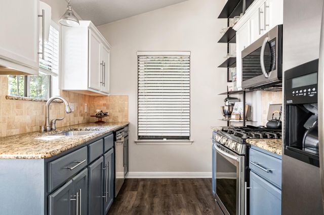 8611 United Kingdom DR, Austin, TX 78748