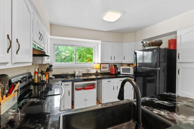 229 S Concord ROAD, Oconomowoc, WI 53066