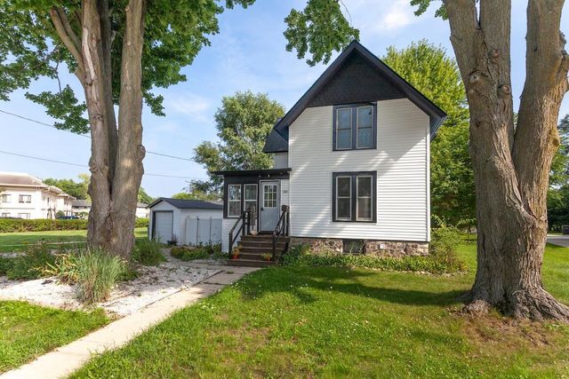 229 S Concord ROAD, Oconomowoc, WI 53066