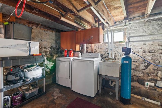 229 S Concord ROAD, Oconomowoc, WI 53066