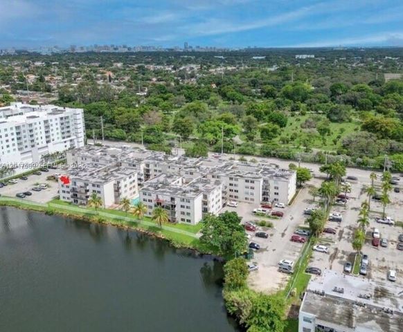 5501 NW 7th St E412, Miami, FL 33126