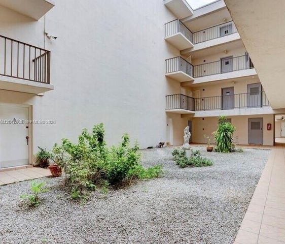 5501 NW 7th St E412, Miami, FL 33126