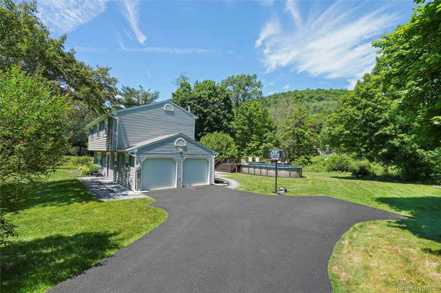 11 Kenneth Drive, Putnam Valley, NY 10579
