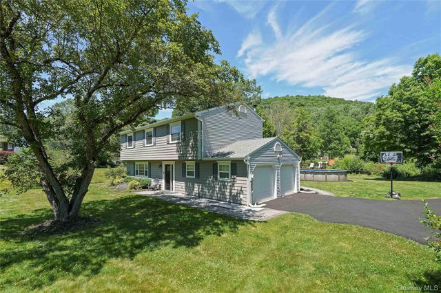 11 Kenneth Drive, Putnam Valley, NY 10579