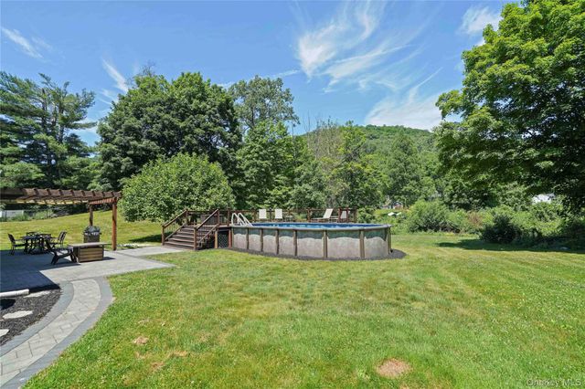 11 Kenneth Drive, Putnam Valley, NY 10579