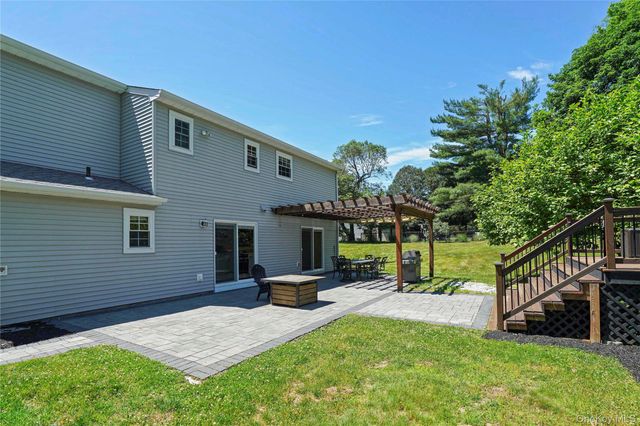 11 Kenneth Drive, Putnam Valley, NY 10579