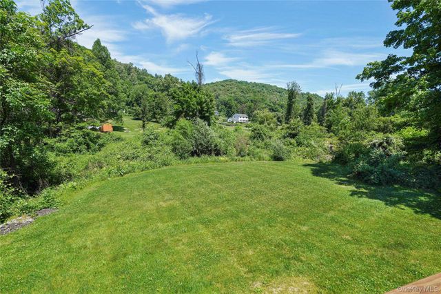 11 Kenneth Drive, Putnam Valley, NY 10579