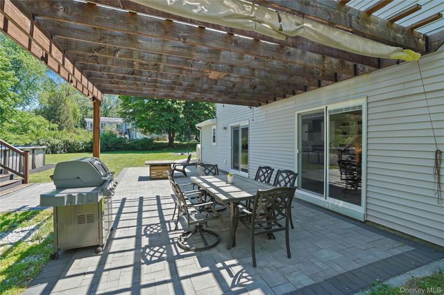 11 Kenneth Drive, Putnam Valley, NY 10579