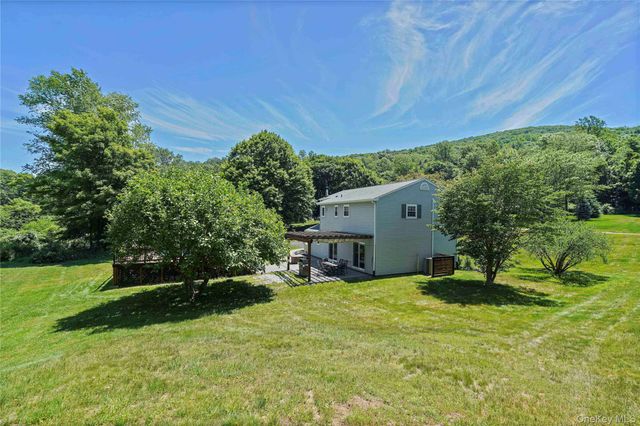 11 Kenneth Drive, Putnam Valley, NY 10579