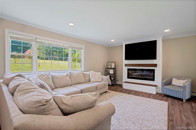 11 Kenneth Drive, Putnam Valley, NY 10579