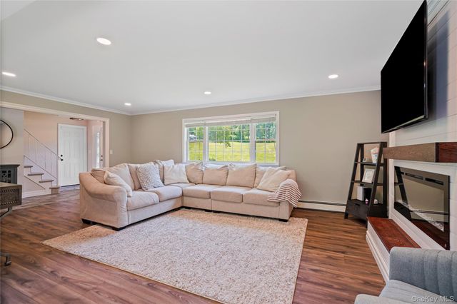 11 Kenneth Drive, Putnam Valley, NY 10579