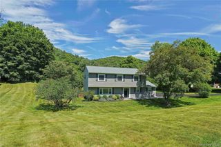 11 Kenneth Drive, Putnam Valley, NY 10579
