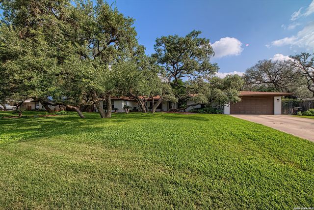 329 MEADOWBROOK DR, Hollywood Park, TX 78232