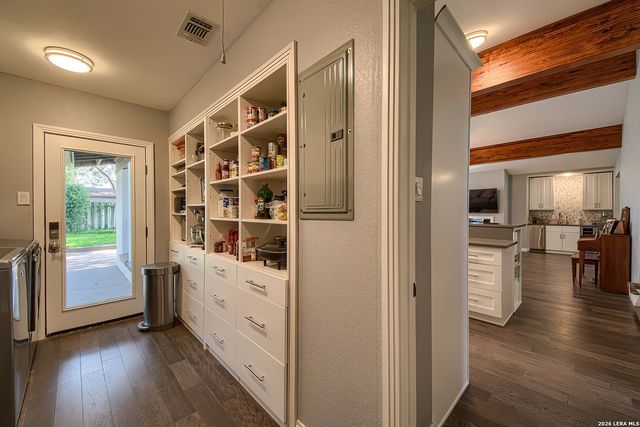 329 MEADOWBROOK DR, Hollywood Park, TX 78232
