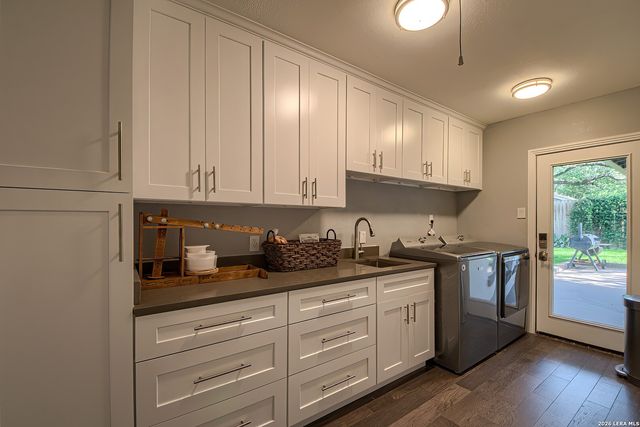329 MEADOWBROOK DR, Hollywood Park, TX 78232