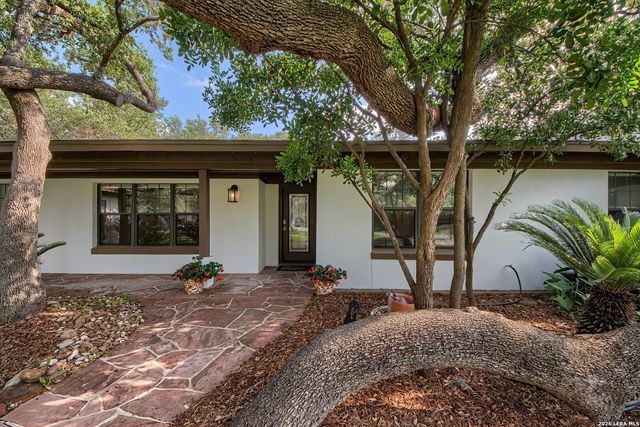 329 MEADOWBROOK DR, Hollywood Park, TX 78232