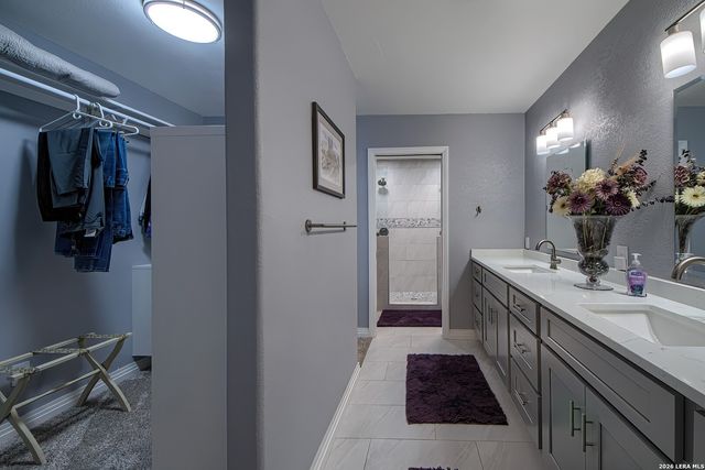 329 MEADOWBROOK DR, Hollywood Park, TX 78232