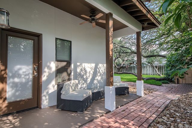329 MEADOWBROOK DR, Hollywood Park, TX 78232