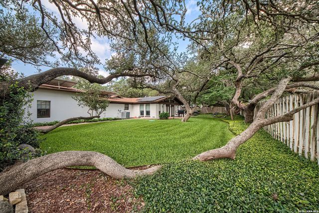 329 MEADOWBROOK DR, Hollywood Park, TX 78232