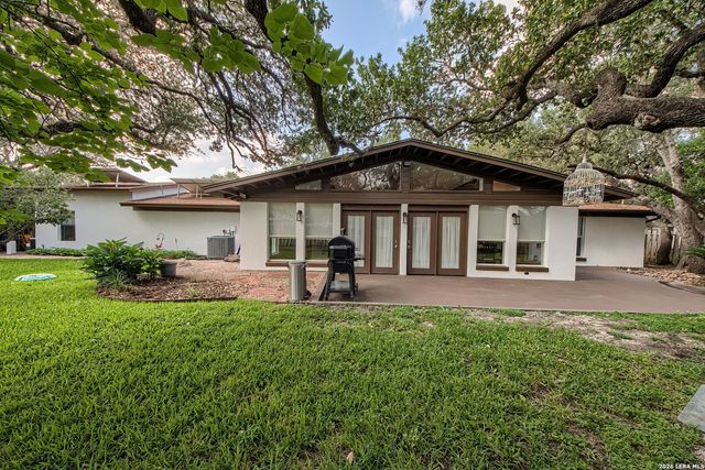 329 MEADOWBROOK DR, Hollywood Park, TX 78232