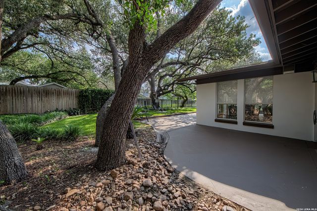 329 MEADOWBROOK DR, Hollywood Park, TX 78232