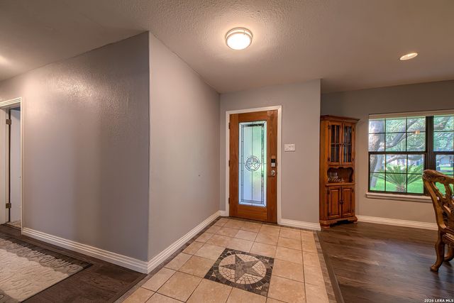 329 MEADOWBROOK DR, Hollywood Park, TX 78232
