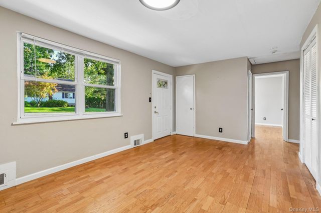 2 St Anthony Avenue, Nanuet, NY 10954