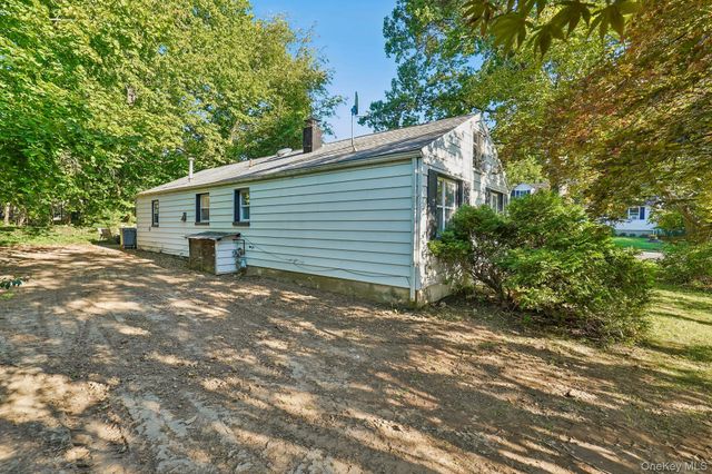 2 St Anthony Avenue, Nanuet, NY 10954