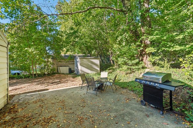 2 St Anthony Avenue, Nanuet, NY 10954