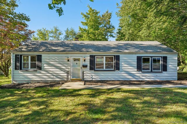 2 St Anthony Avenue, Nanuet, NY 10954
