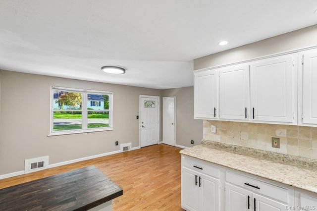 2 St Anthony Avenue, Nanuet, NY 10954