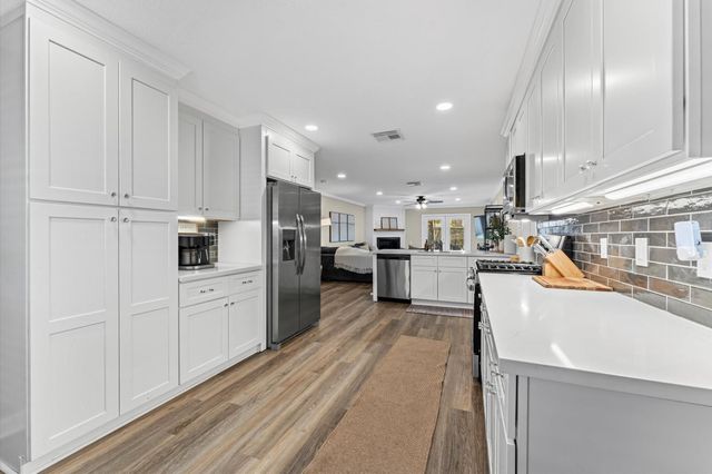 710 N Kaufman Drive, Deer Park, TX 77536