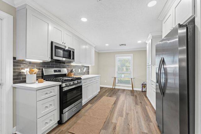 710 N Kaufman Drive, Deer Park, TX 77536