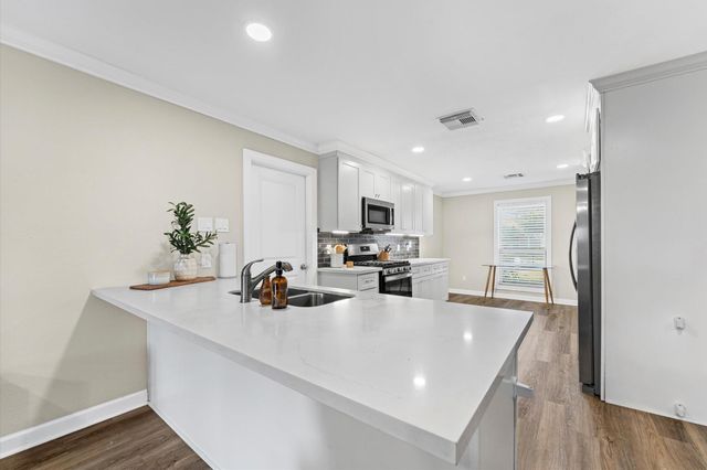 710 N Kaufman Drive, Deer Park, TX 77536